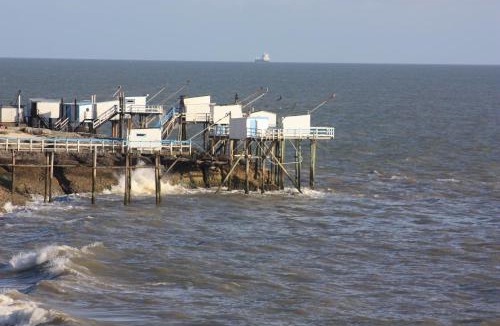 Mortagne-sur-Gironde House | Le Chai O Soleils