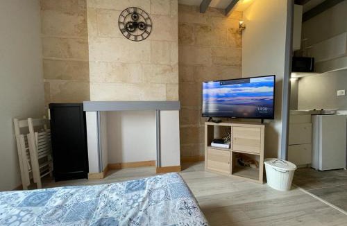 Centre Ville Apartment | Le cosy- calme, idéale couple, business, longs séjours(WIFI, Netflix, stationnement public gratuit)