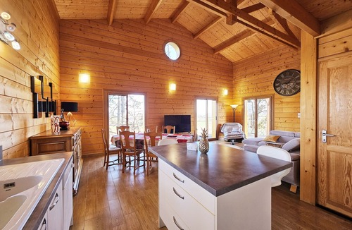 Bonneuil Ski Chalet | Le cottage des pins chalet on the vineyards