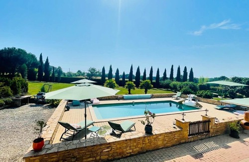 Saint-Sulpice-d'Excideuil House | Le Domaine du ValfeEric with charming gîte, ideal for family gatherings