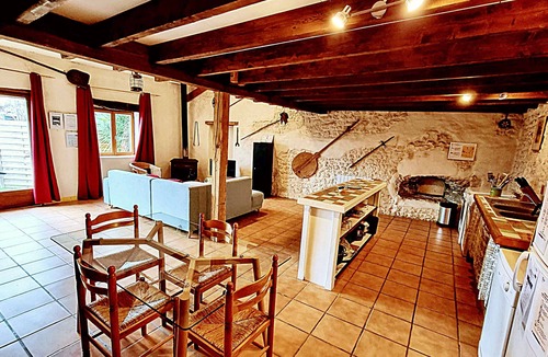 Saint-Just-Luzac House | Le Four a Pain 2 bedroom gite