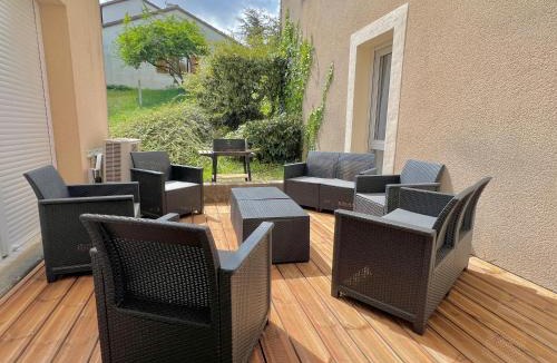 Saint-Georges-les-Baillargeaux Apartment | Le Grand Penon ~ Logement Spacieux à 6 min du Parc