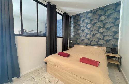 Saint-Georges-les-Baillargeaux Apartment | Le Grand Penon ~ Logement Spacieux à 6 min du Parc