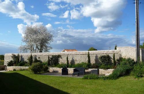 Saint-Georges-les-Baillargeaux Bed & Breakfast | Le Haut Fontaine : minis maisons de charme