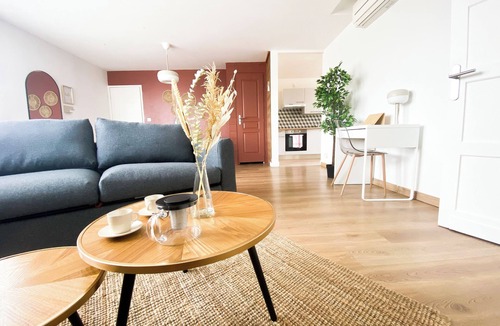 Perigueux Apartment | Le Grand 117 - Wifi and air conditioner
