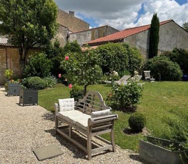 Saint-Jean-d'Angely Bed & Breakfast | Le Jardin des Anges
