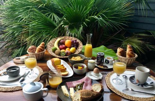 Les Portes-en-Re Bed & Breakfast | Le Jardin des Portes