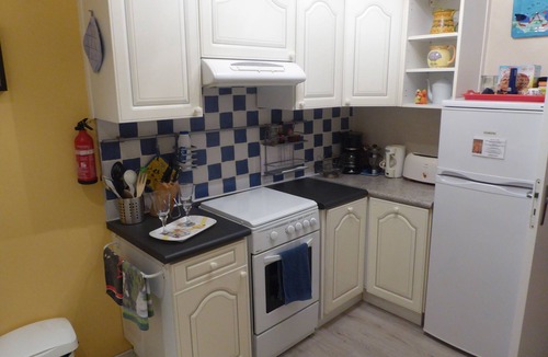 Rognonas Apartment | "Le Kiwi" - sleeps 2 self catering studio gite 10mins from Avignon!