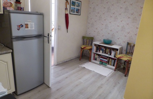 Rognonas Apartment | "Le Kiwi" - sleeps 2 self catering studio gite 10mins from Avignon!