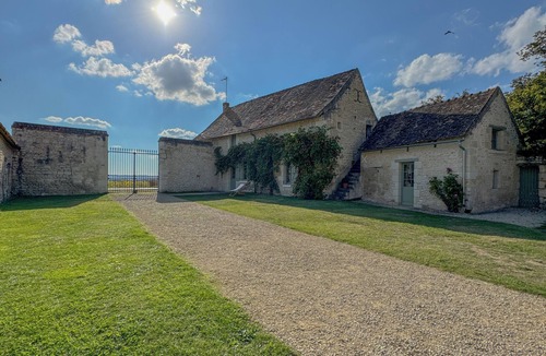 Availles-en-Chatellerault House | Le Logis des Vignes at Chateau de la Tour d'Oyré