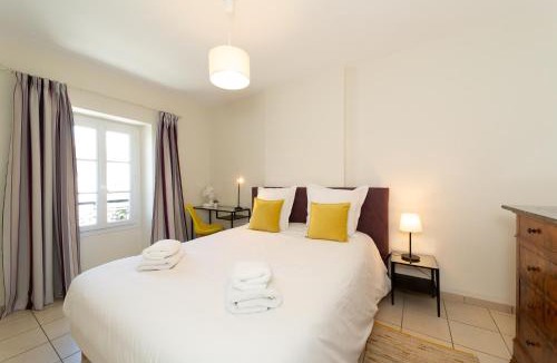 Saint-Androny House | Le Logis du Clocher - jardin & wifi - Chelona'Loc