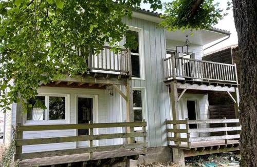 Fleac House | Le Maine N 5 FLEAC - Logement entier avec 3 suites SDB - Balcon