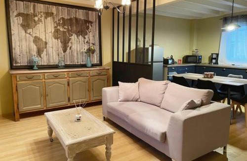 Fleac House | Le Maine N 5 FLEAC - Logement entier avec 3 suites SDB - Balcon