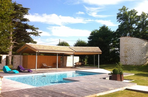 Montpellier de Medillan Cottage | Le Moulin des Joguets, rural gite in Montpellier de Médillan