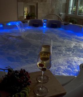 Mensignac House | Le Nid Des Prés Gîtes & Spa