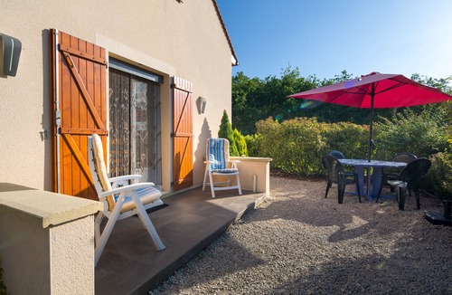 Saint-Julien-de-Lampon House | Le Noyer: Luxury and quiet gite with use of large swimming pool.