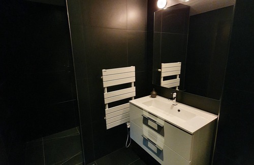 Montagne Hostel | Le Pavillon - The Lion