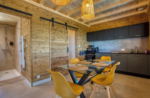 Sarlat-la-Caneda Ski Chalet | Le Pech Eternel: Acacias SPA Lodge