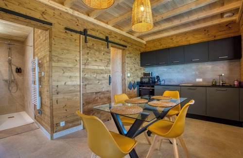 Sarlat-la-Caneda Ski Chalet | Le Pech Eternel: Cedars SPA Lodge