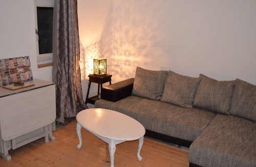 Villeneuve-la-Comtesse Cottage | Le Petit Logis (1 Bedroom, Sleeps 2/4)