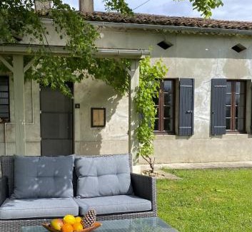 Neuvicq House | Le Petit Four à Pain