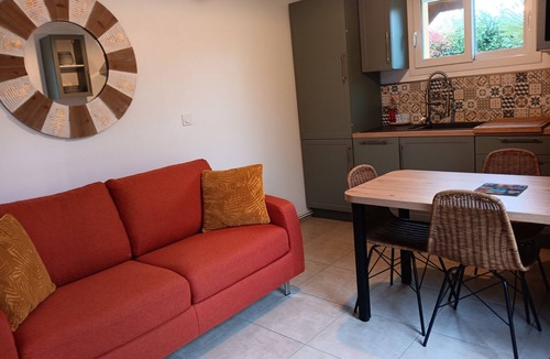 Echire House | Le Petit Marais – Relaxation for Families with Jacuzzi, Garden, and Air Conditioning