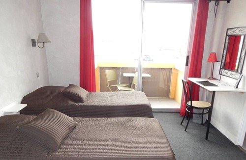 Parentis-en-Born Hotel | Le Rest In Born