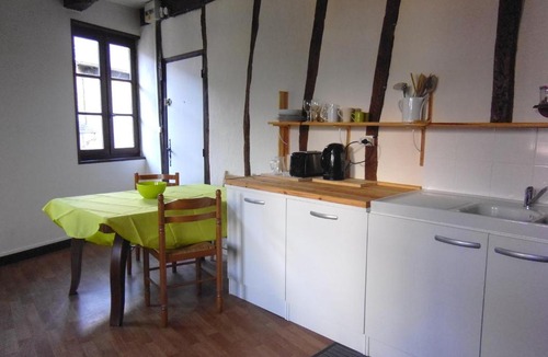 Uzerche Apartment | Le trou dans le mur