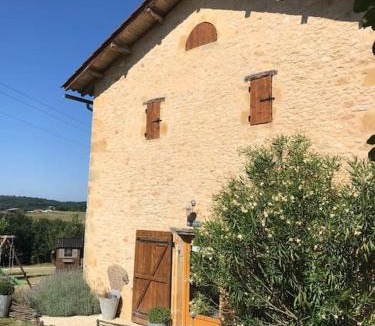 Le Buisson-de-Cadouin House | « Le Vieux Hangar » gîte à la ferme