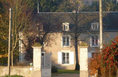 Vouneuil-sur-Vienne House | LePireau fr Gîtes Piscine chauffée