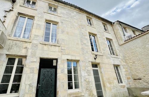 Jarnac House | Les Dames Jeannes