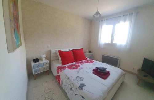 Le Ledat Bed & Breakfast | Les deux glycines Bed and Breakfast