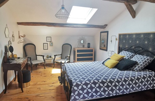 Rom House | Les Gîtes de La Roche Élie Chez Léonie