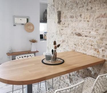 Rom House | Les Gîtes de la Roche Élie