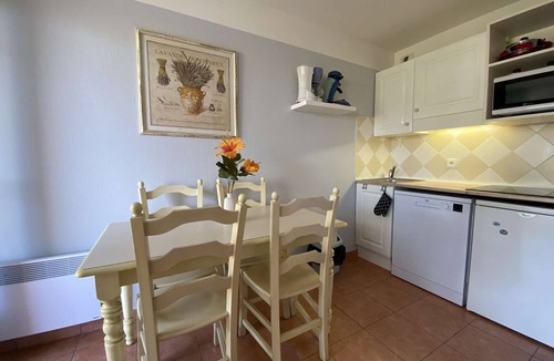 Les Issambres Apartment | Les Issambres: Studio cabin for 4, AC, pool, parking