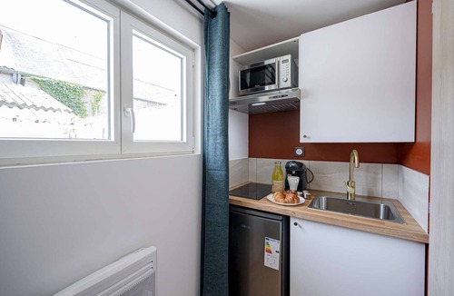 Chatellerault Apartment | Les Maisons Acajou/Superb, fully-equipped studio apartment