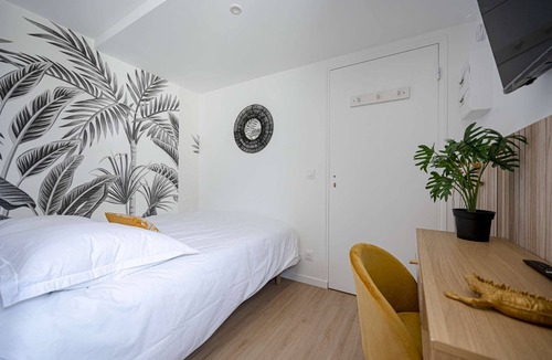 Chatellerault Apartment | Les Maisons Acajou/Superb, fully-equipped studio apartment