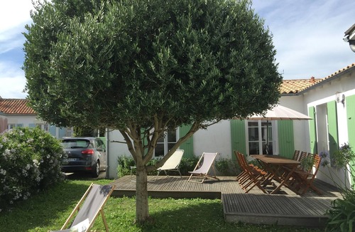 Les Portes-en-Re Villa | Les Portes en ré, Nice villa with garden in the center of the village.