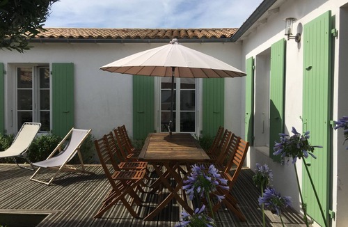 Les Portes-en-Re Villa | Les Portes en ré, Nice villa with garden in the center of the village.
