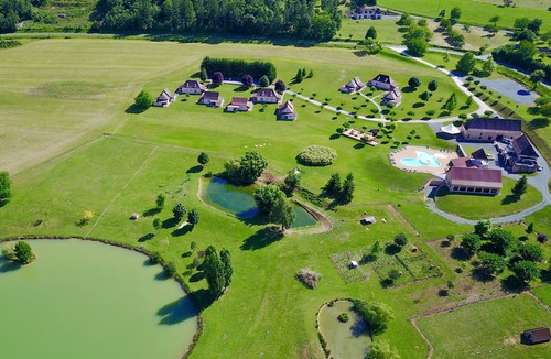 Hautefort Cottage | Les SOURCES "VIP Dyna" panoramic terrace, SPA, swimming pool, fishing pond.