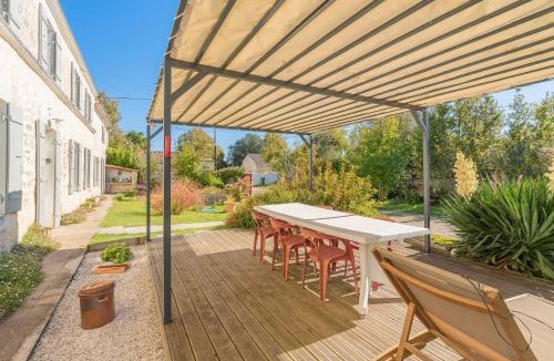 Saint-Romain-de-Benet Bed & Breakfast | Les Violettes De Malleville