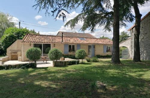 Saint-Ciers-sur-Bonnieure House | Lodge in Saint-Ciers-Sur-Bonnieure