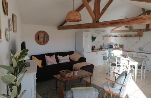 Saint-Ciers-sur-Bonnieure House | Lodge in Saint-Ciers-Sur-Bonnieure