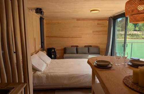 Parcoul-Chenaud Boat Rental | Lodge on the water in Dordogne