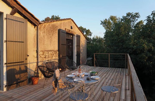 Saint-Genes-de-Castillon Apartment | Loft perched on the heights of Saint Emilion.