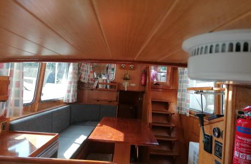 Cognac Boat Rental | Logement insolite, Péniche Hollandaise