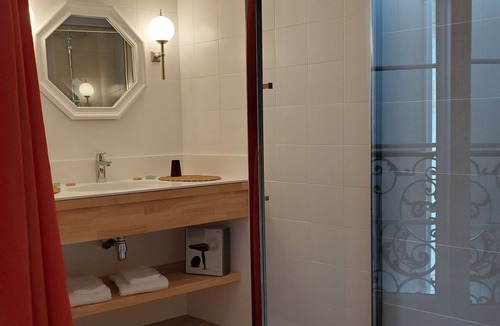 Cognac Bed & Breakfast | Logis des Tourelles, the Salignac room (3 people)