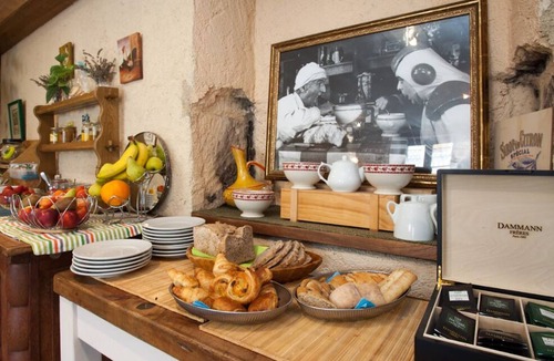 Manzac-sur-Vern Hotel | Logis Hôtel Le Lion d'Or