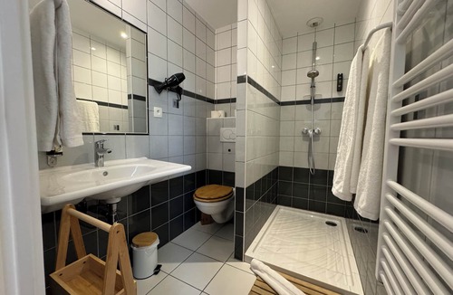 Saujon Hotel | Logis Hôtel Le Richelieu - Royan Atlantique