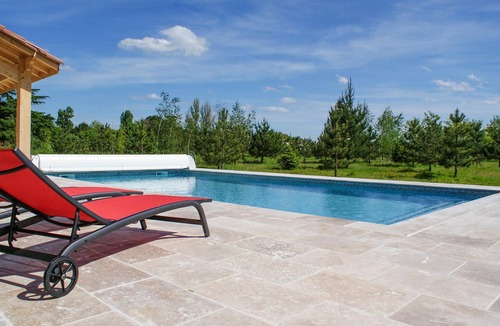 Gontaud Apartment | Look forward to a vacation in beautiful surroundings in this vacation apartment with pool.
